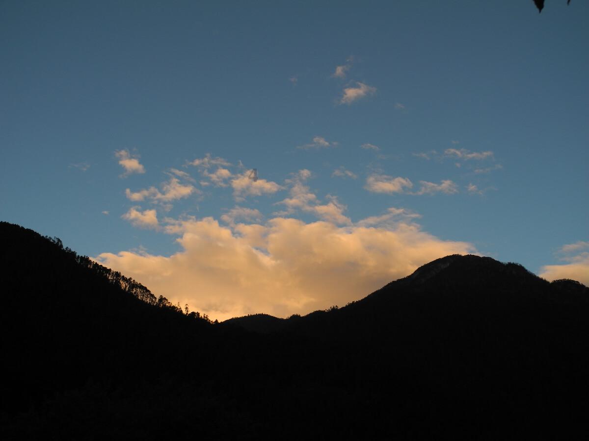 逃离可爱村落