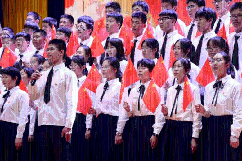 我家六楼修完房顶底下住户不给出钱我能不能起诉了？游戏画面